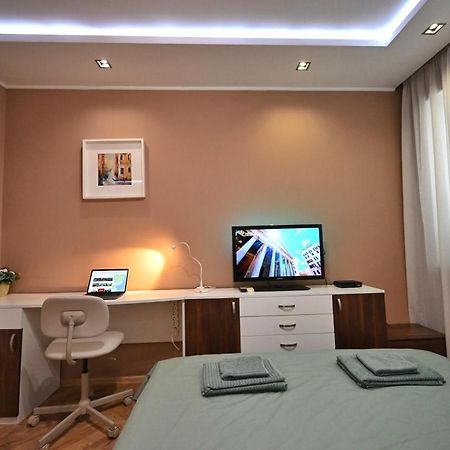 Modern Central 2-Bedroom Apartment With Parking Varna Buitenkant foto