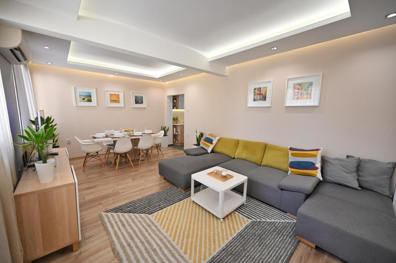 Modern Central 2-Bedroom Apartment With Parking Varna Buitenkant foto