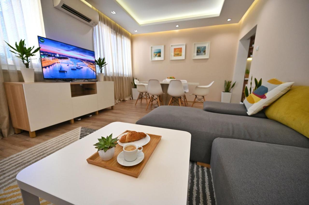 Modern Central 2-Bedroom Apartment With Parking Varna Buitenkant foto