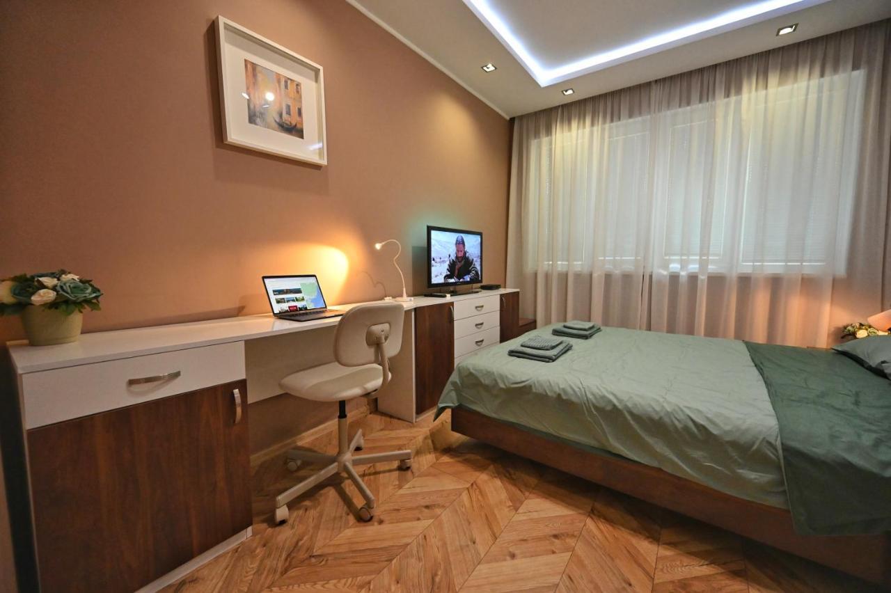 Modern Central 2-Bedroom Apartment With Parking Varna Buitenkant foto
