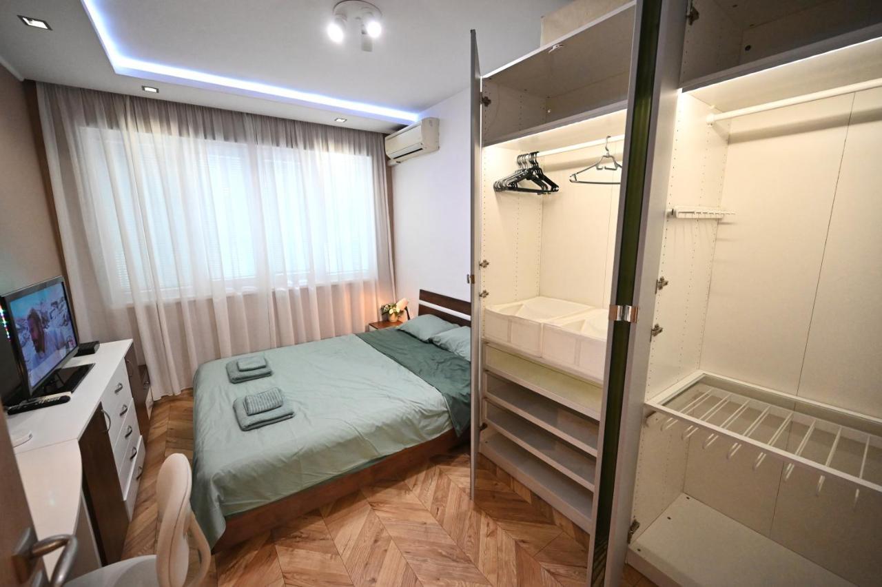 Modern Central 2-Bedroom Apartment With Parking Varna Buitenkant foto