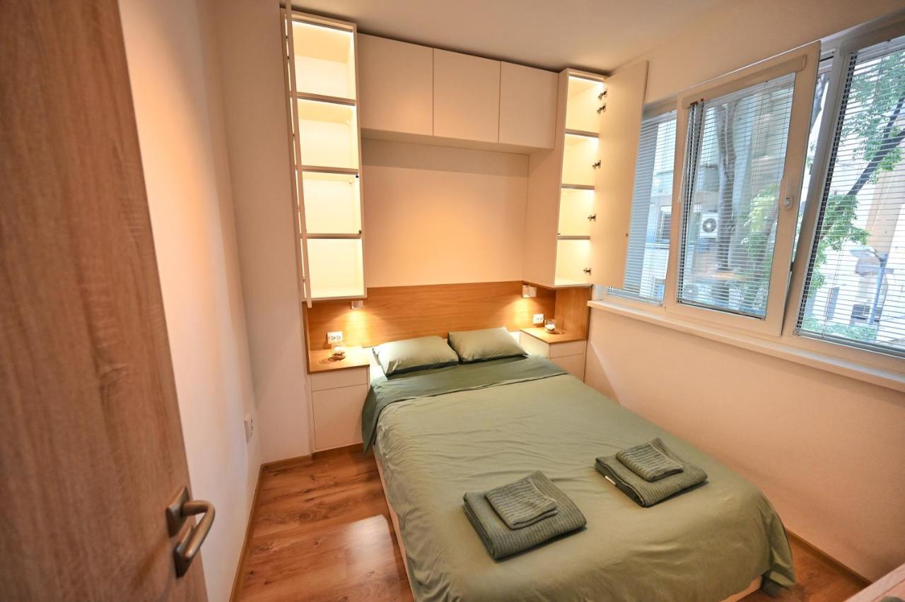 Modern Central 2-Bedroom Apartment With Parking Varna Buitenkant foto